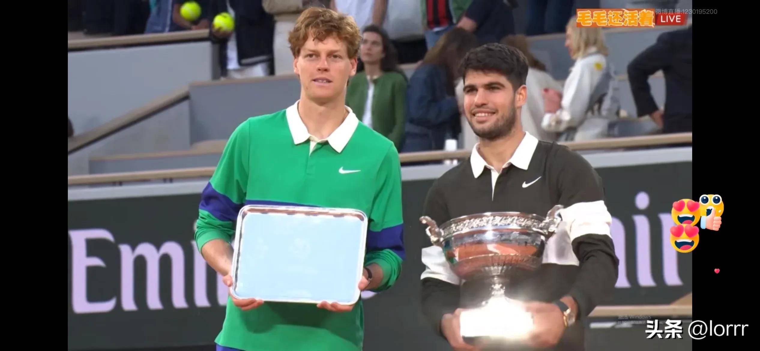 包含阿扎伦卡迎来二十赛季出色发挥，曼联观众热烈欢呼！热度持续攀升的词条