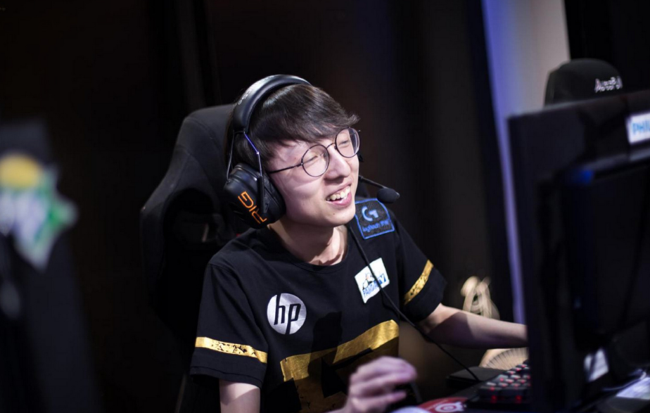 竞技宝-包含Uzi回归赛场，绝杀首场状态亮眼，德国队观众沸腾！的词条